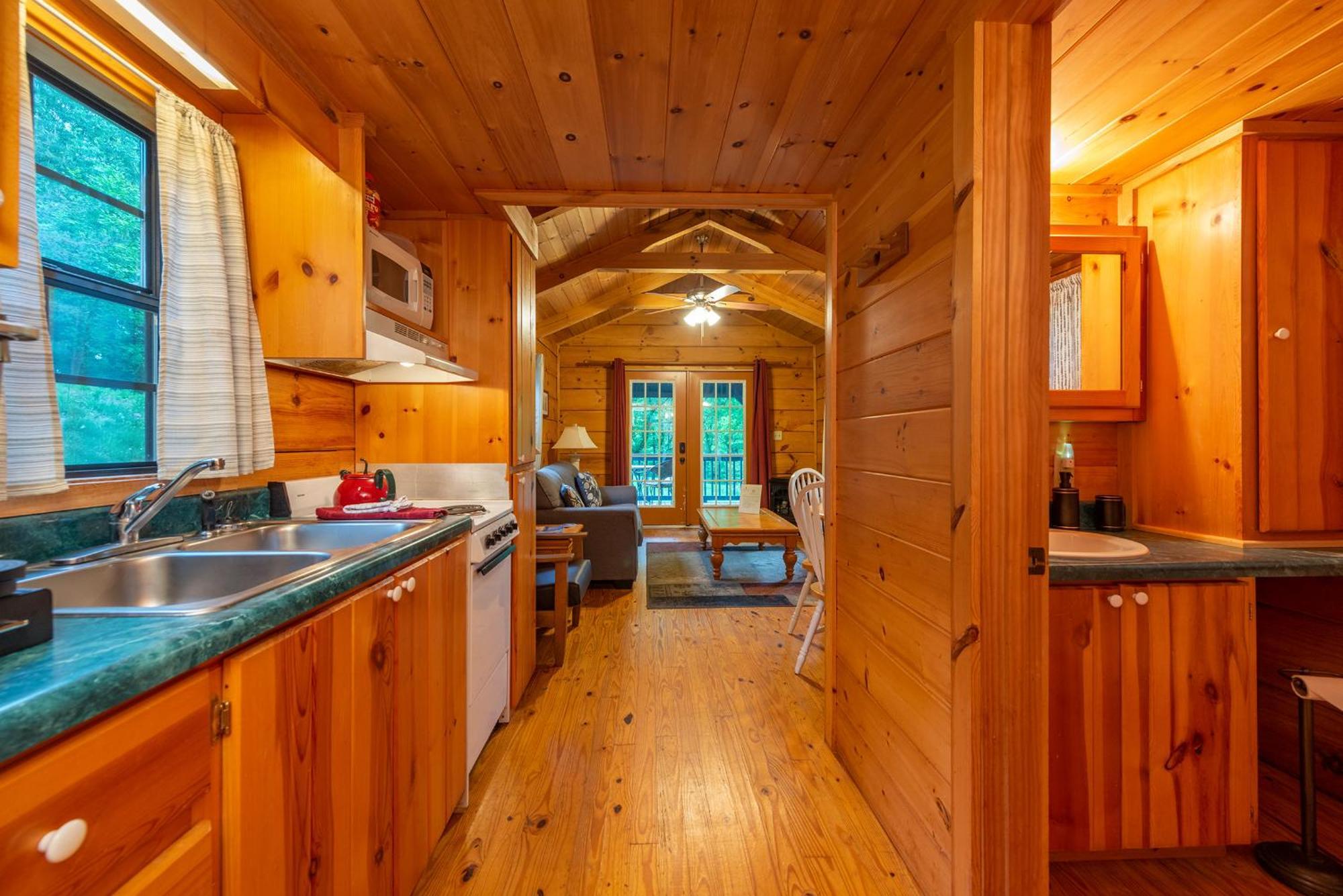 Engadine Inn And Cabins Candler Eksteriør billede